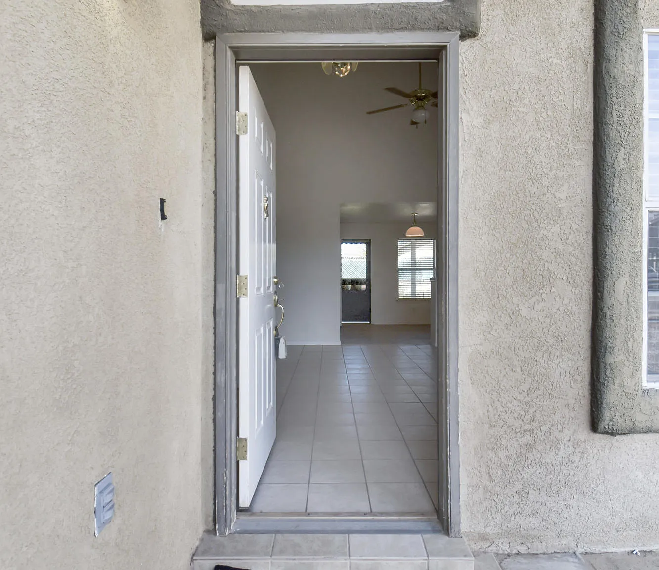 4 bed, 2.5 bath, 1712 sqft, $1,800 — Photo 3