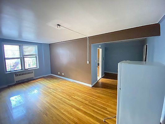 3rd image of 180 E 17th St APT 209