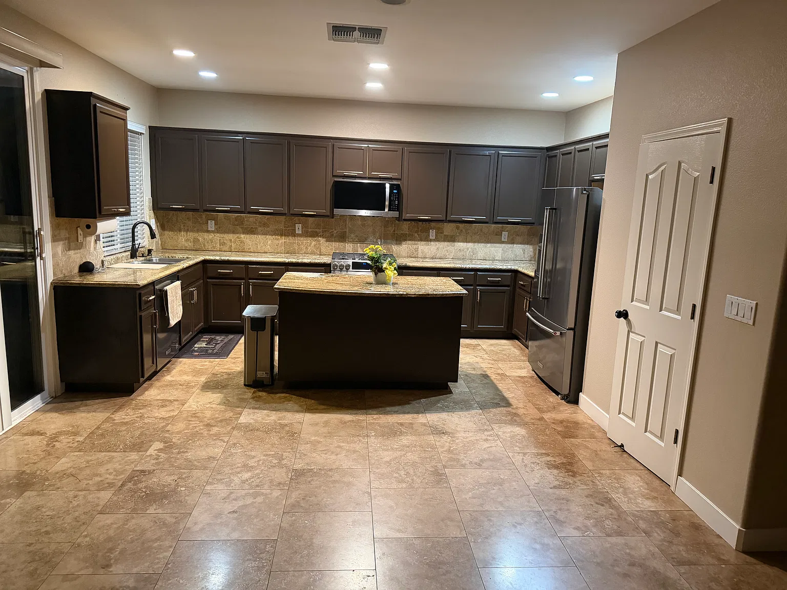 4 bed, 2478 sqft, $3,200 — Photo 4