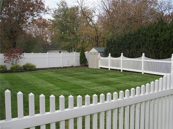 4th image of 1079 Greenvale Ave