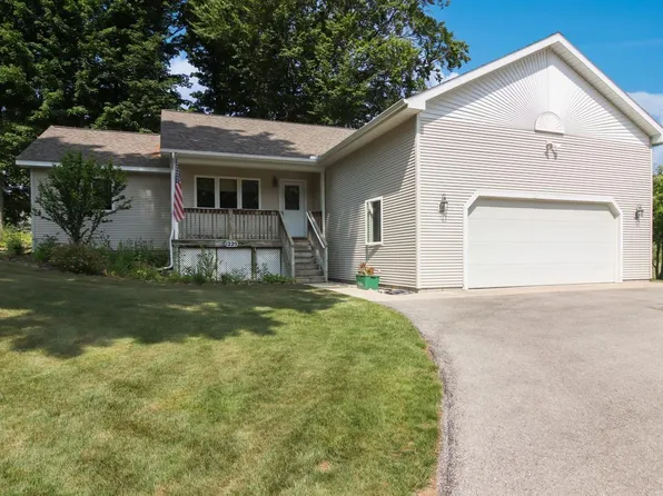 1225 Birmley Estates Dr, Traverse City, MI 49696
