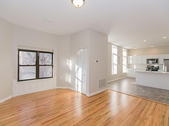 4th image of 2325 W North Ave APT 2R