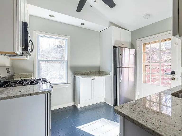 1570 Spring Ln NW #B — Photo 18