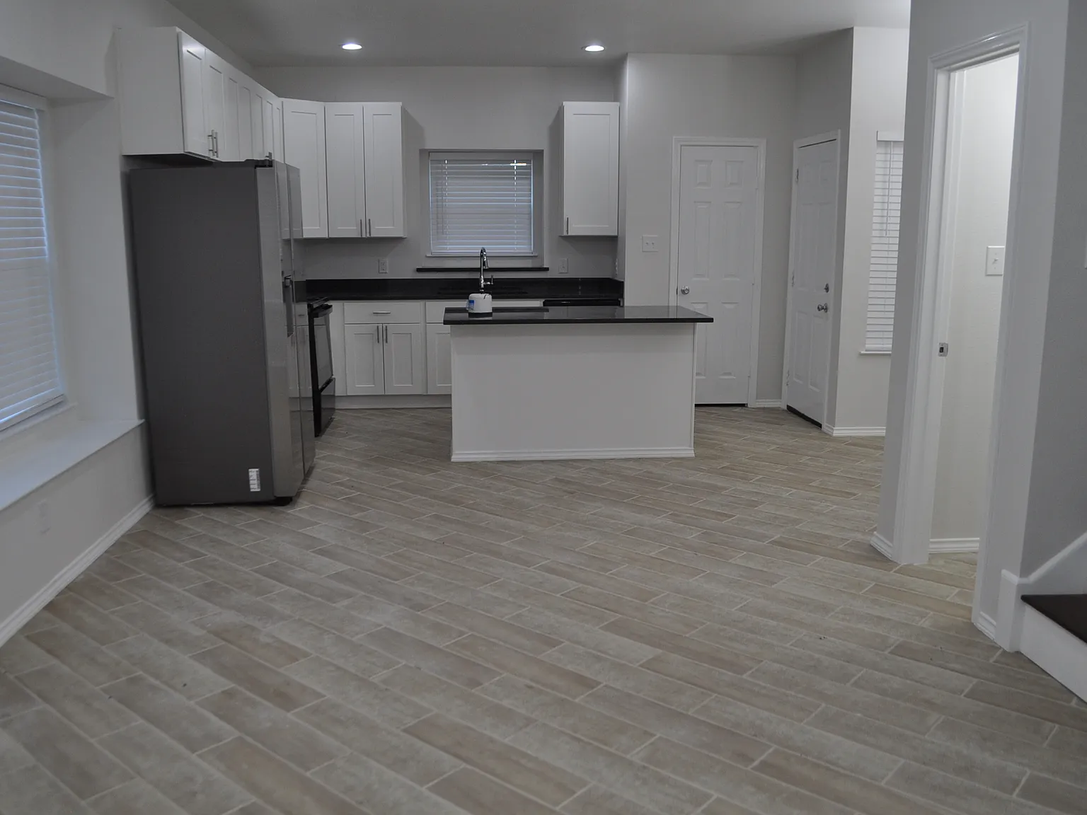 3 bed, 2.5 bath, 1400 sqft, $2,245 — Photo 2