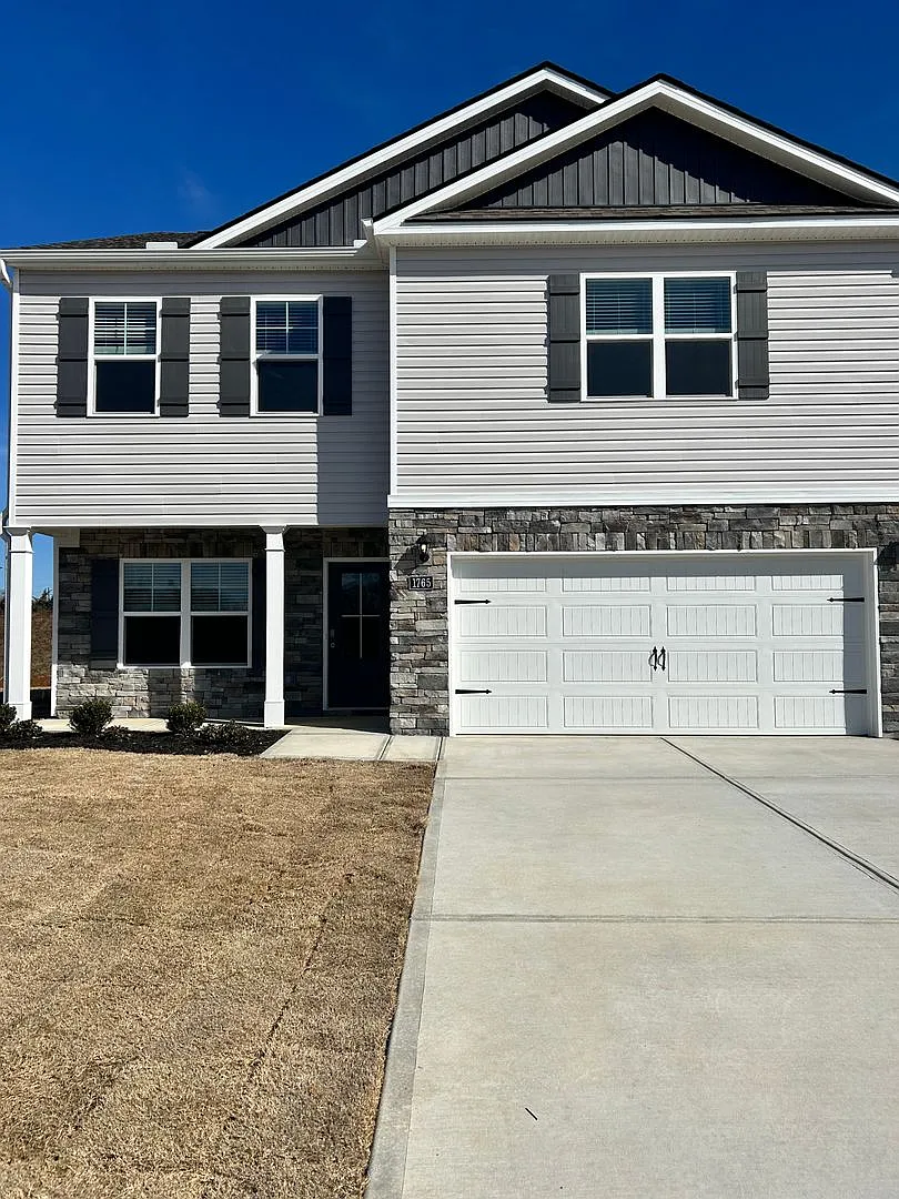 Located in Hixson/Middle Valley! 3 Beds, 2.5 Baths, Loft, Home Office, and 2 Car Garage! — Photo 1