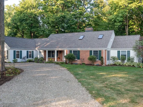 6458 W Fair Oaks Cir, Fairview, PA 16415