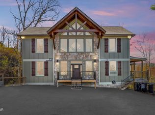 711 Short Ridge Ct, Gatlinburg, TN 37738