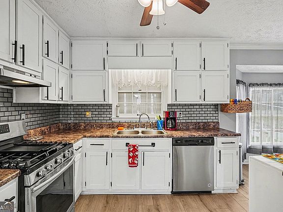 3rd image of 114 Copeland Ln