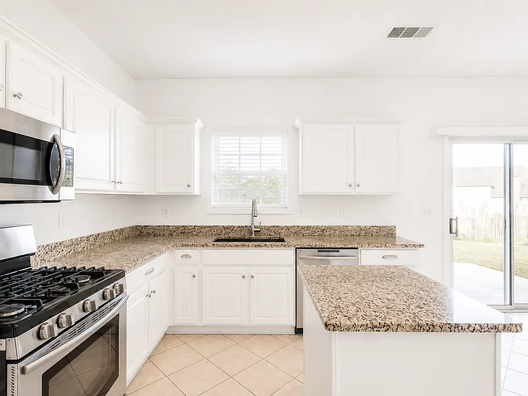 425 Lazy Willow Ln — Photo 9