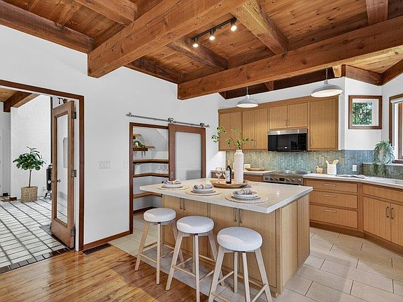 4th image of 2030 Sparrow Valley Rd