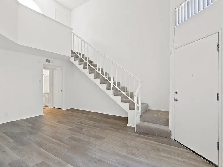 11325 Morrison St — Photo 56