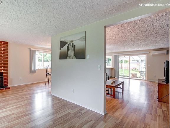 4th image of 1203 SE 131st Ave