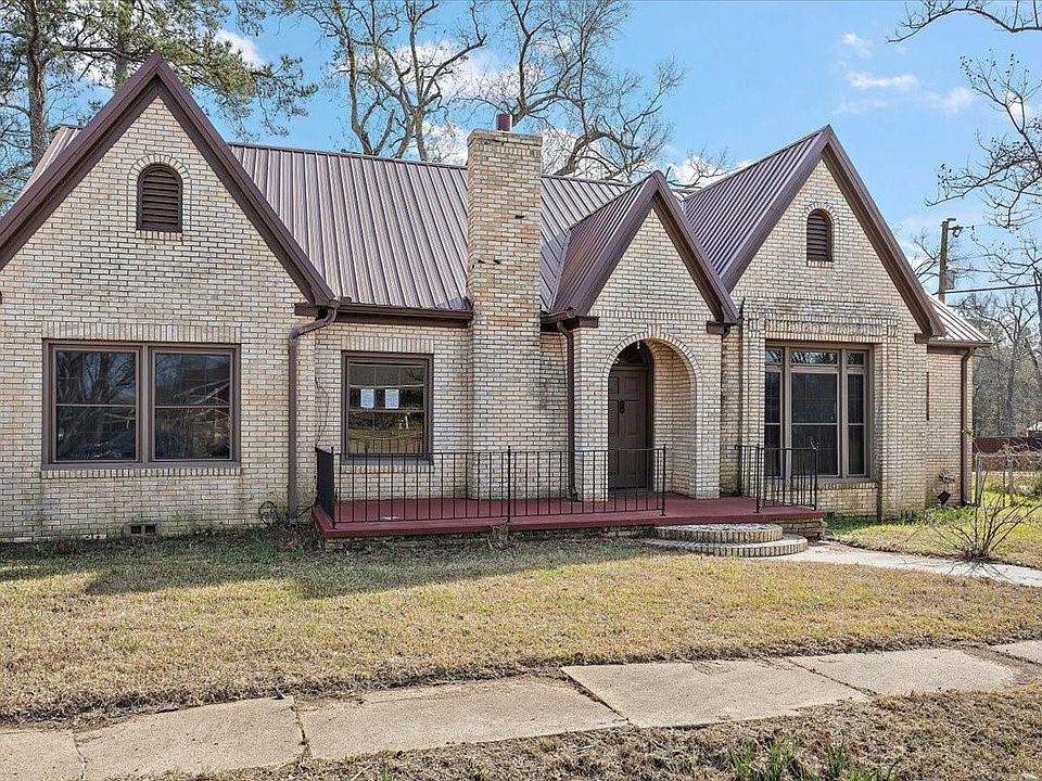 1st image of 370 Austin St