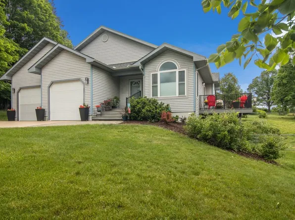 4827 Bartlett Rd, Williamsburg, MI 49690