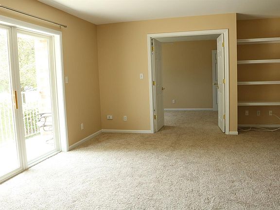4th image of 501 Swan Dr #1-B