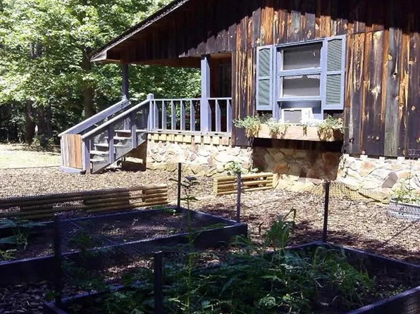 300 Iris Dr, Demorest, GA 30535