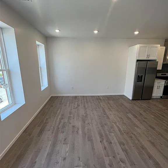188 Van Horne St #2 — Photo 8