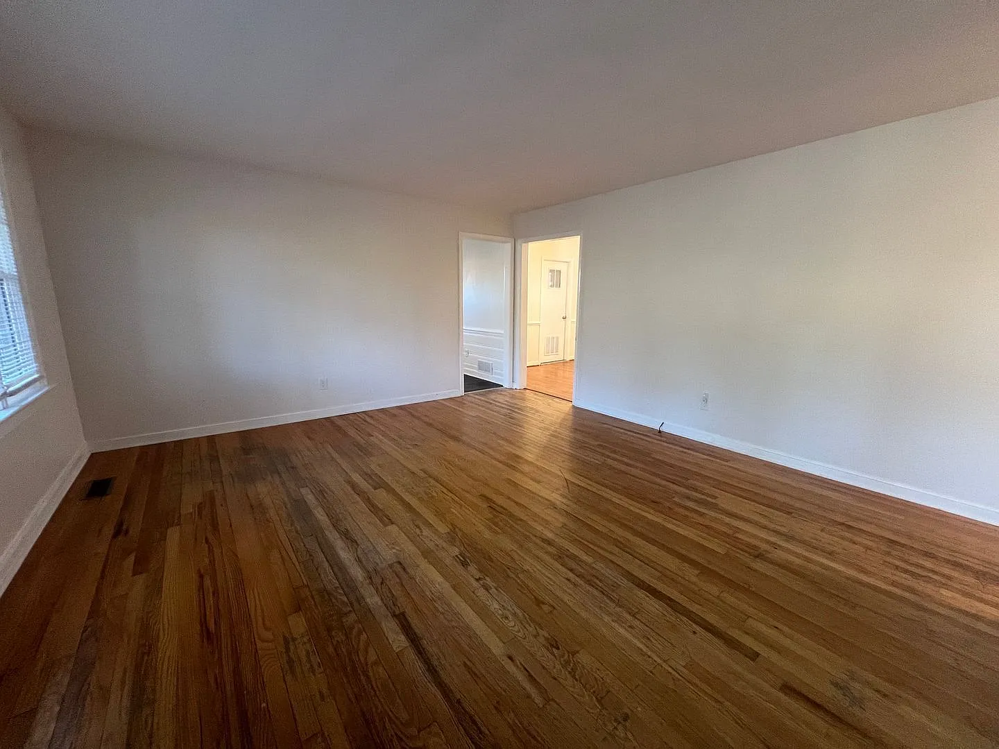 4 bed, 2.5 bath, 2182 sqft, $2,400 — Photo 2