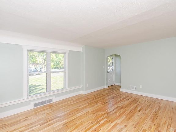 4th image of 24 Rosell Dr