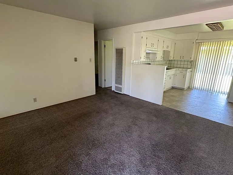 Hutchins 623 S — Photo 4