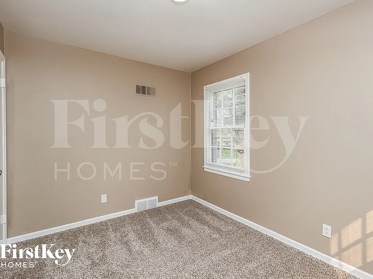 3609 NE 49th Ter — Photo 12