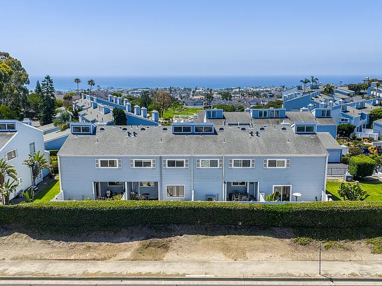 24601 Harbor View Dr #B — Photo 33