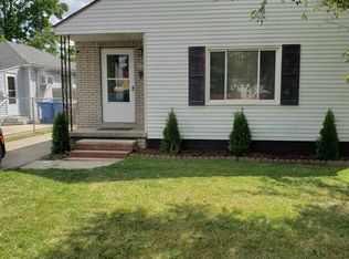 8288 Jewett Ave, Warren, MI 48089