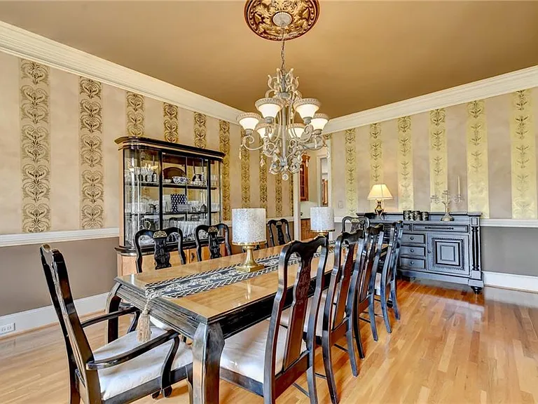 8910 Pinehurst Cv — Photo 16