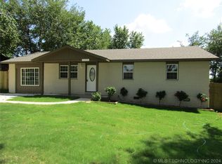 17793 W Jones Rd, Tahlequah, OK 74464