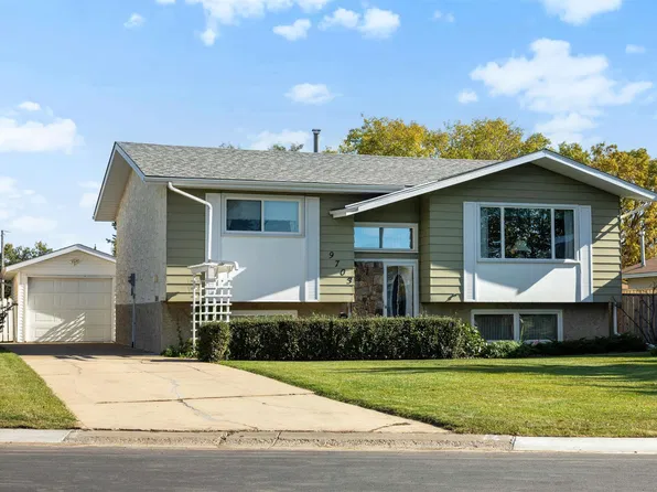 9703 104th St, Morinville, AB T8R 1C9