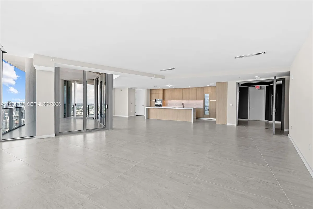Building Photo - 851 NE 1st Ave #Penthouse 5402