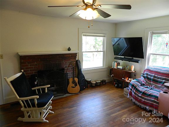 5th image of 2034 Sunnyside Dr