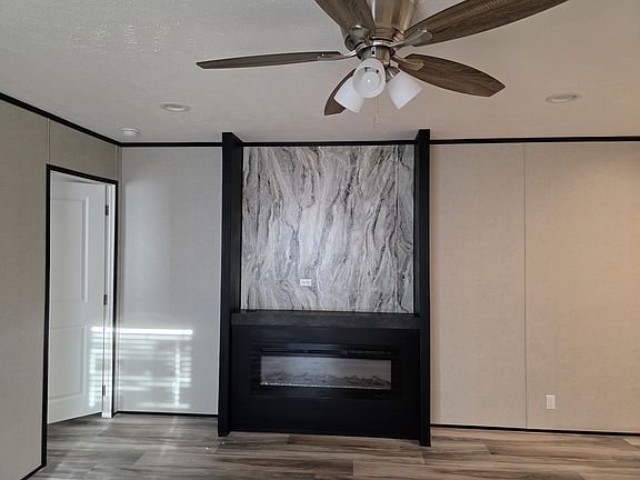 3rd image of 14 Bailey Ln