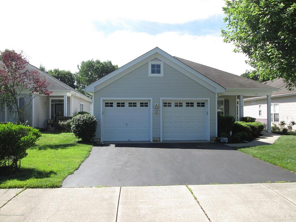 1st image of 22 Greenways Ln