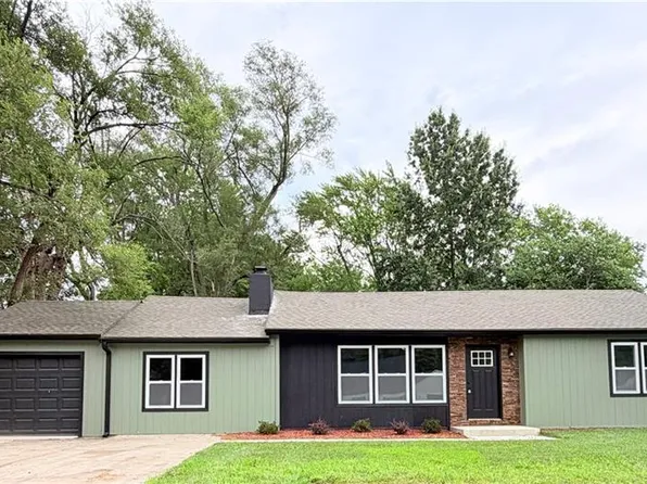 605 NE Douglas St, Lees Summit, MO 64063