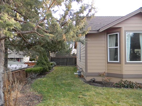 4th image of 3576 SW Hillcrest Dr