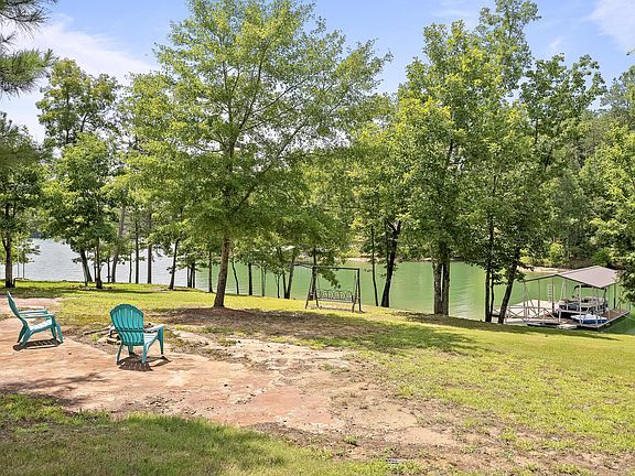 4th image of 442 Edgewater Bnd