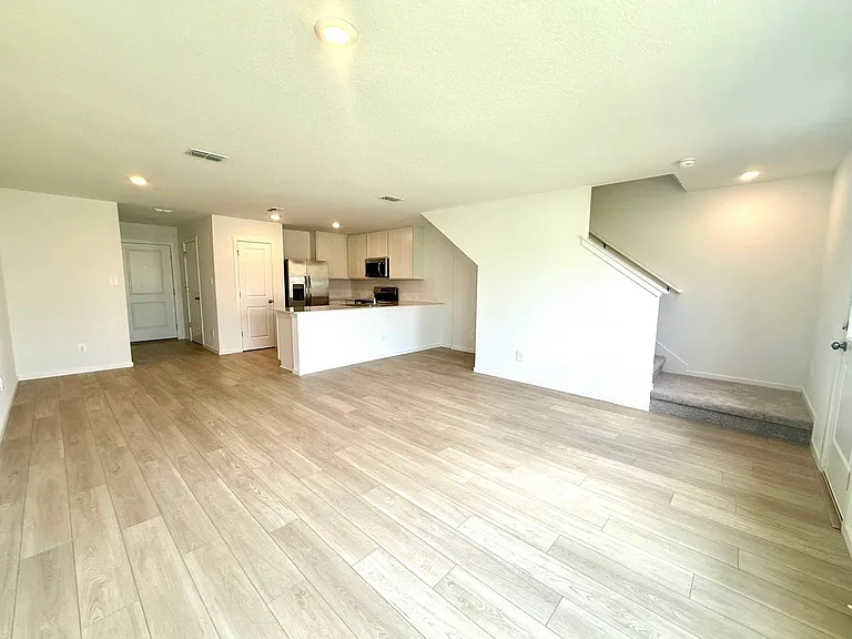874 Lynx St — Photo 4