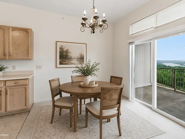 323 Skyview Ct — Photo 10