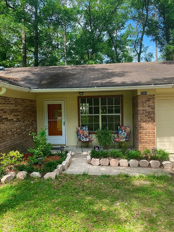 3 bed, 2.0 bath, 1172 sqft, $1,600 — Photo 2