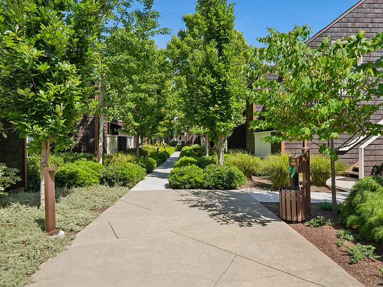 Grove Apartments — Photo 42