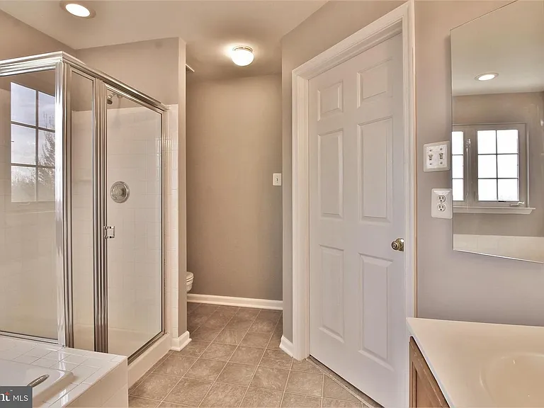 10707 Croydon Ct — Photo 15