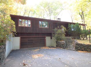 421 Brownstone Rdg, Meriden, CT 06451