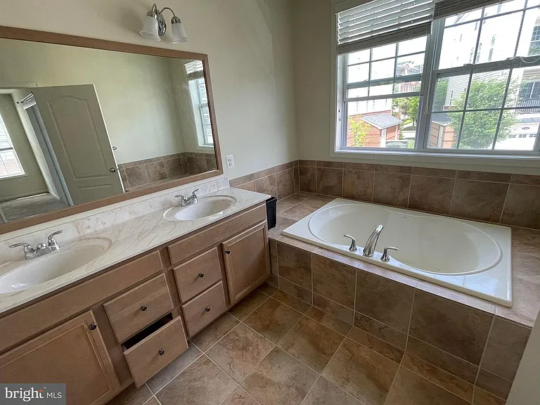 23530 Hopewell Manor Ter — Photo 12