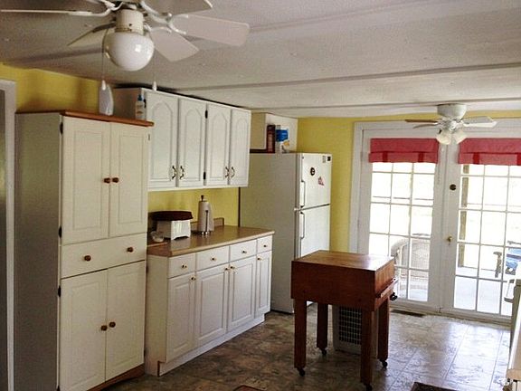 3rd image of 479 Riverview Ln