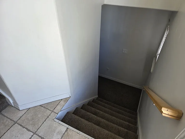 212 W Lyman Ln — Photo 5