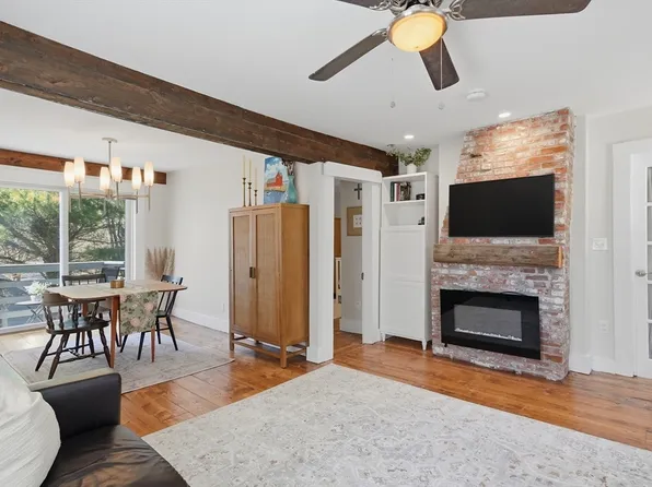 28 Village St #2, Marblehead, MA 01945