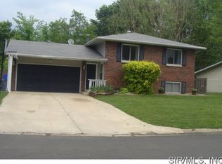4 Carol Lee Dr, East Alton, IL