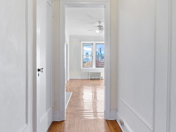 4th image of 4342 45th St APT 5R