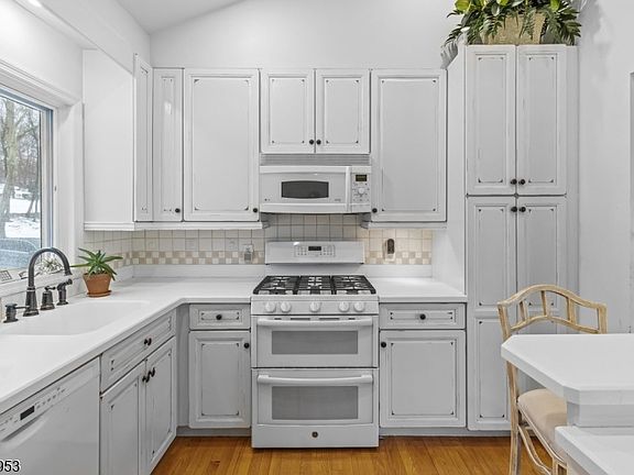 4th image of 31 Ridge Ct